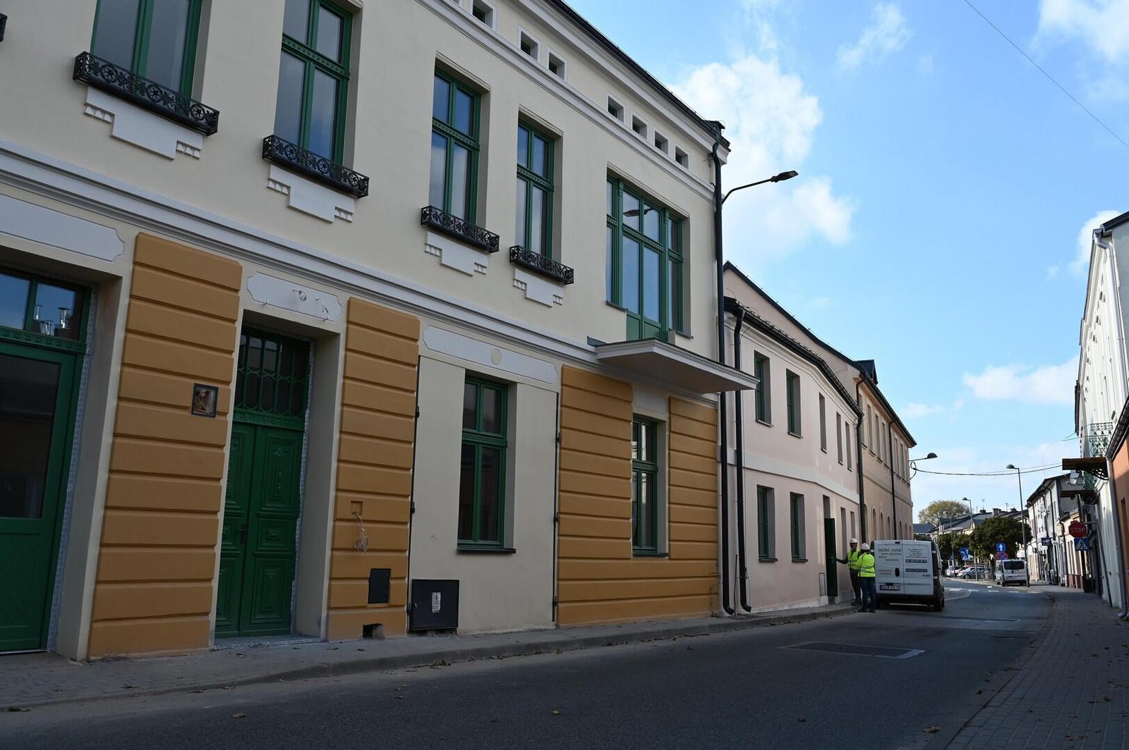 Kamienice przy ul. Warszawskiej zmieniają się na naszych oczach